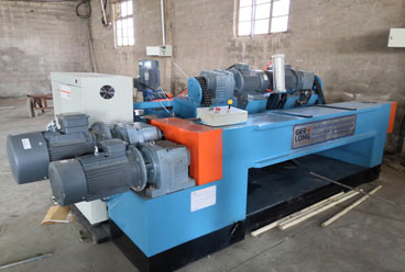 Ekspor GeeLong 4 kaki spindleless veneer termasuk mesin penggiling pisau ke luar negeri