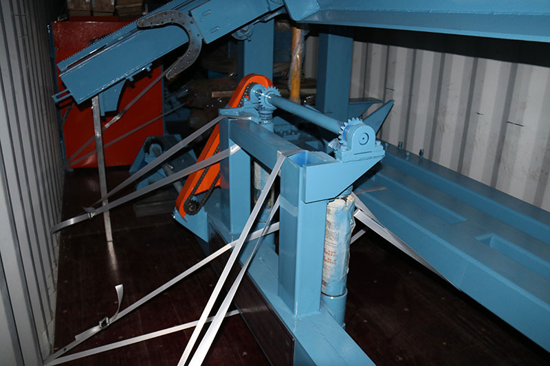 Mesin Geelong mengekspor dua kontainer