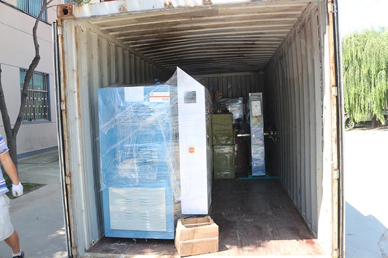 Mesin Geelong mengekspor satu kontainer: Mesin penyebar lem pneumatik 9 kaki