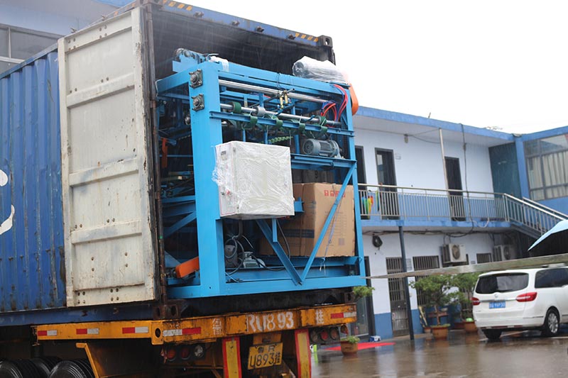 Mesin Geelong mengekspor satu kontainer: veneer composer / builder / jointer machine, benang lem