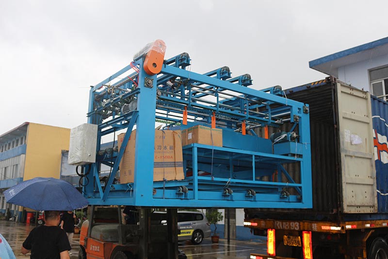Mesin Geelong mengekspor satu kontainer: veneer composer / builder / jointer machine, benang lem