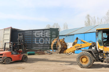 GeeLong Machinery mengekspor satu meja muat pemuatan dan pisau pengupas veneer ke Indonesia