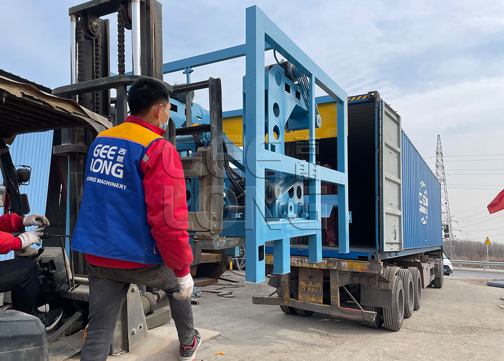 Cina GEELONG mengekspor 6 set lini mesin mengupas veneer 4 kaki