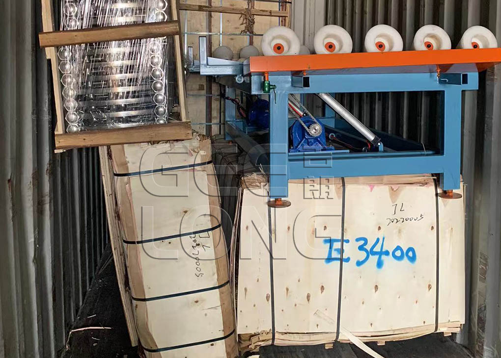 China GEELONG mengekspor veneer birch grade D dan E 0.26mm dan mesin turnover penyebar lem 9ft ke Indonesia