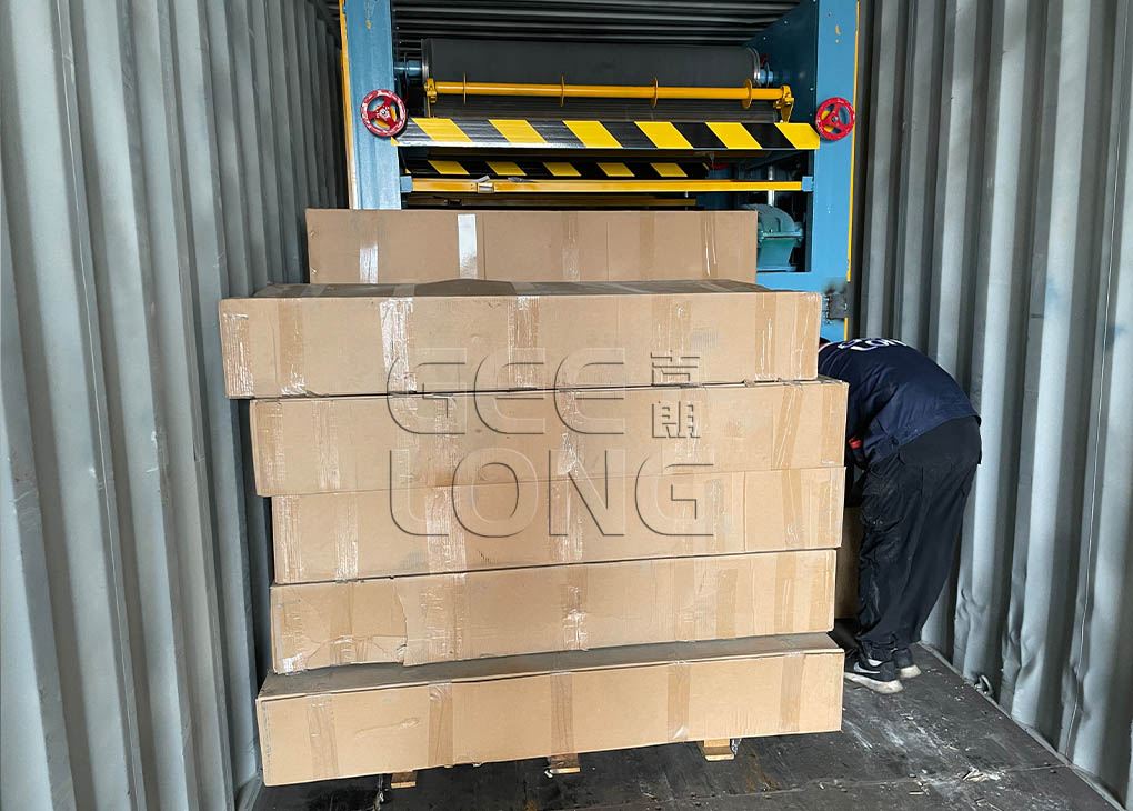 GEELONG mengeksport mesin penyebar gam dan pengangkat meja ke Indonesia
