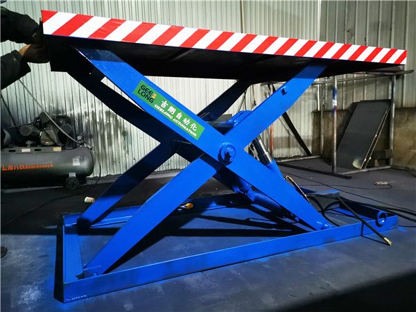 Mesin meja angkat hidrolik 3T 1200 * 2400mm non-pondasi yang digunakan di pabrik produksi kayu lapis