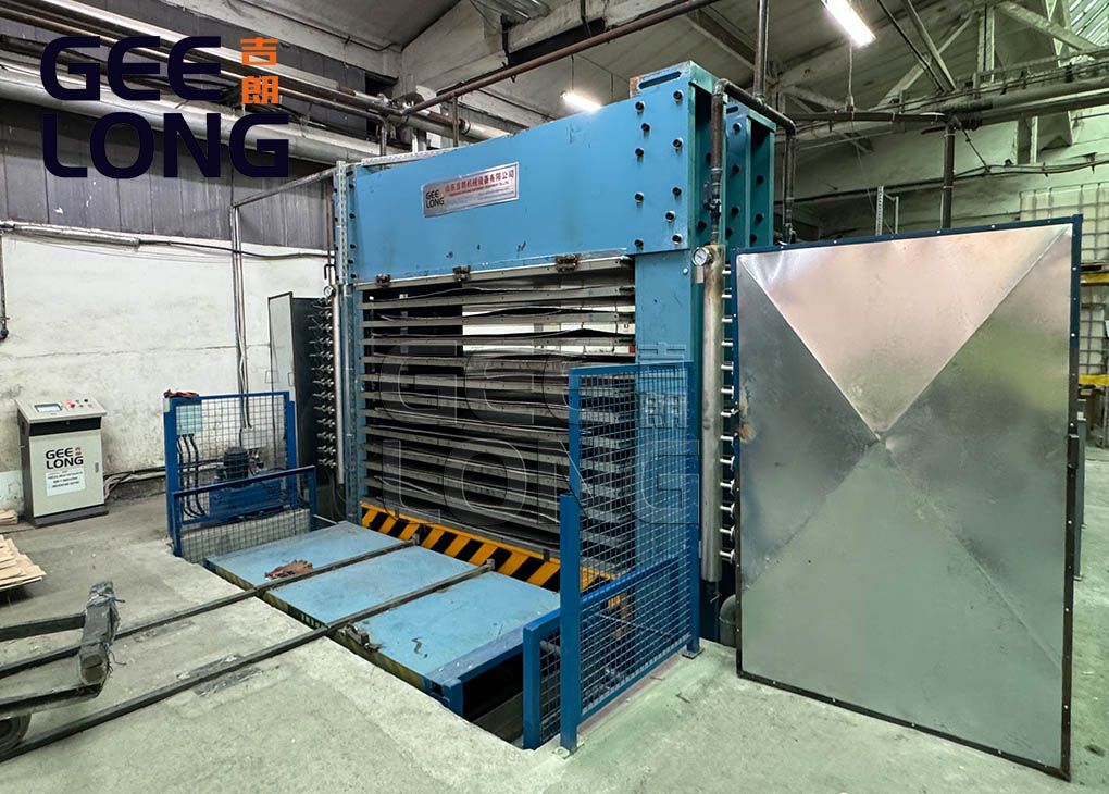 Mesin Press Panas Kayu Lapis China BERKUALITAS TINGGI GEELONG